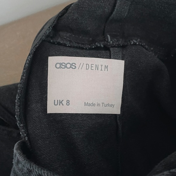 ASOS DESIGN Denim Plunge Jumpsuit & Western Belt - Picture 11 of 11